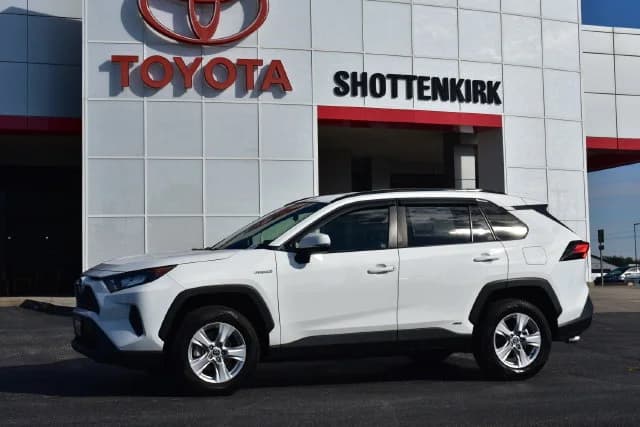2021 Toyota RAV4 Hybrid LE — photo 1 of 31
