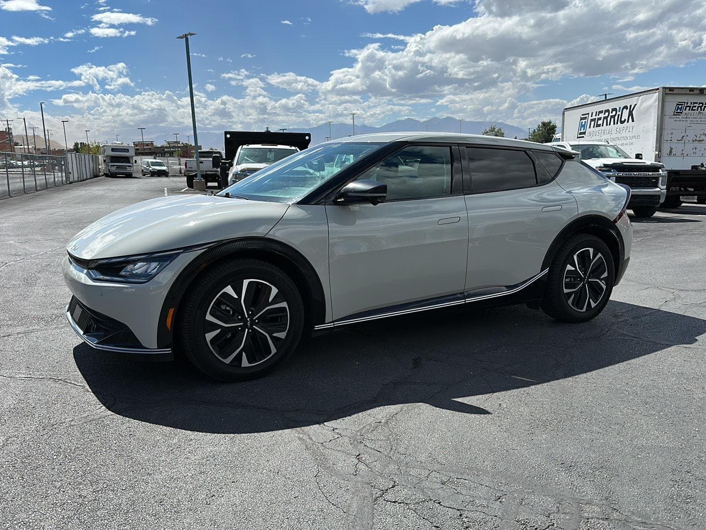 2022 Kia EV6 Wind — photo 1 of 26