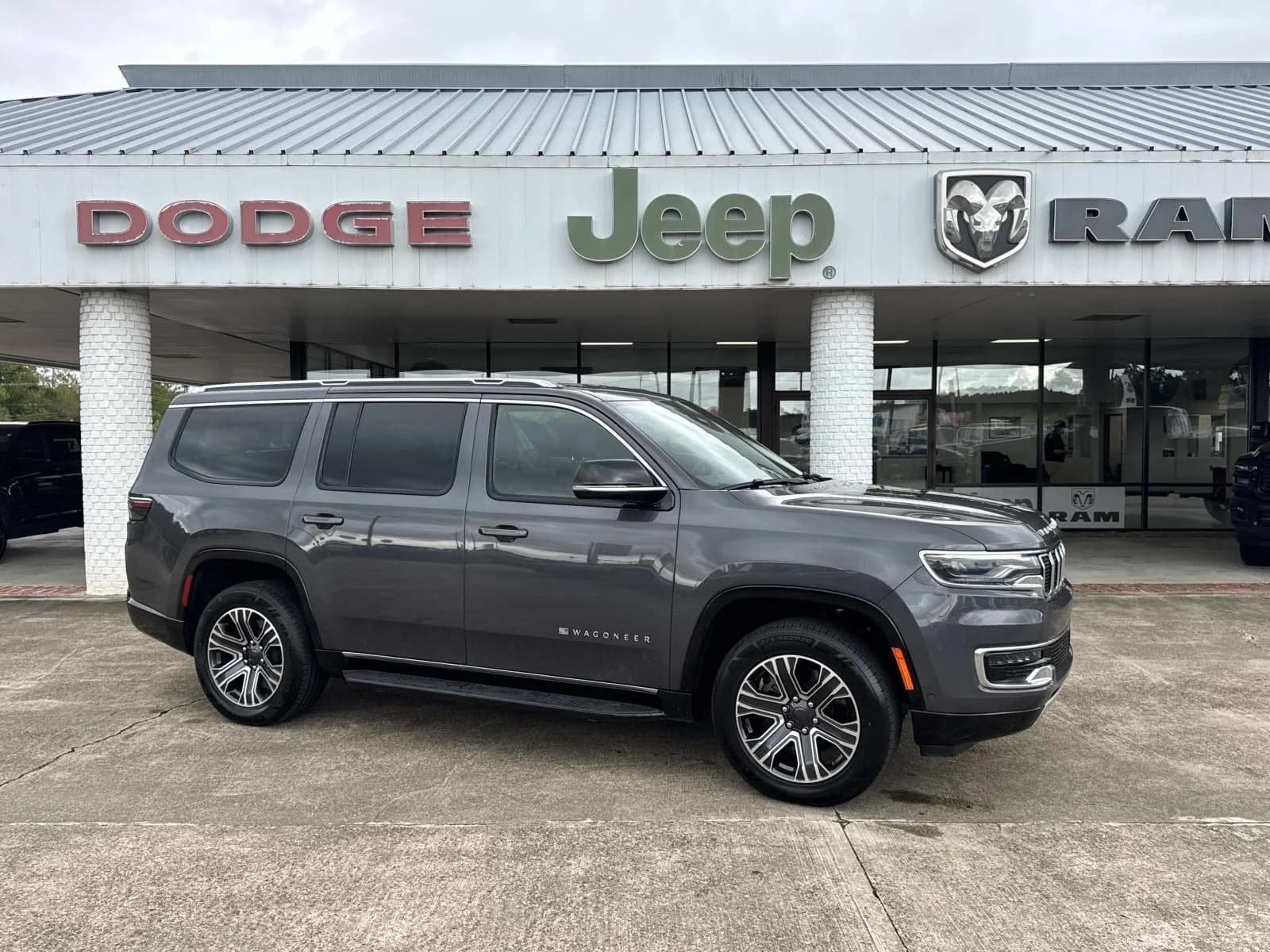 2024 Jeep Wagoneer Series II — photo 1 of 27
