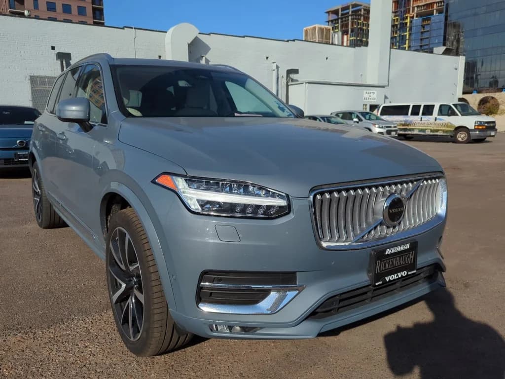 2023 Volvo XC90 Base — photo 1 of 12