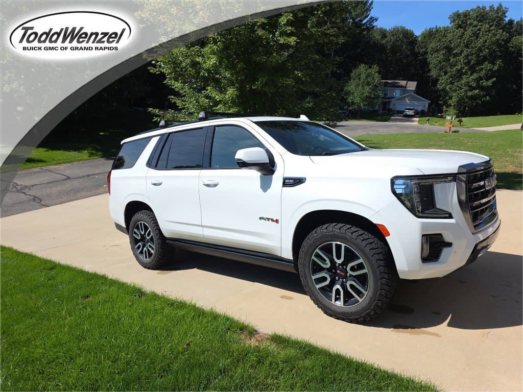 2021 GMC Yukon AT4 — photo 1 of 10