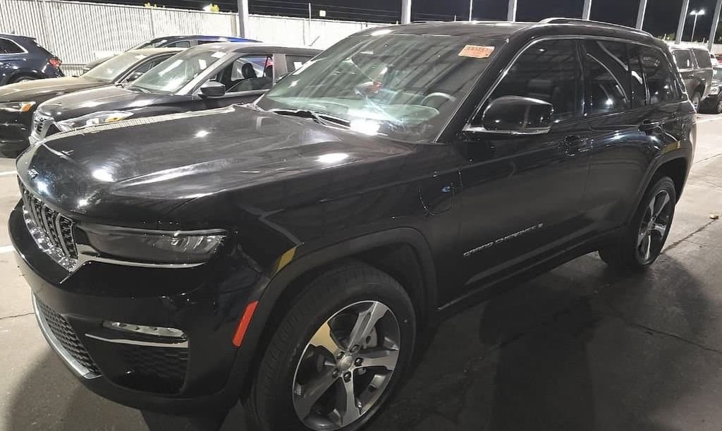 2023 Jeep Grand Cherokee Base — photo 1 of 8