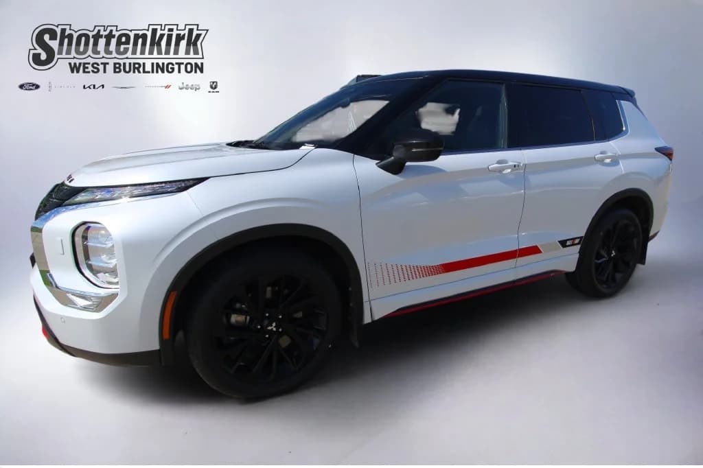 2024 Mitsubishi Outlander SE Ralliart — photo 1 of 48