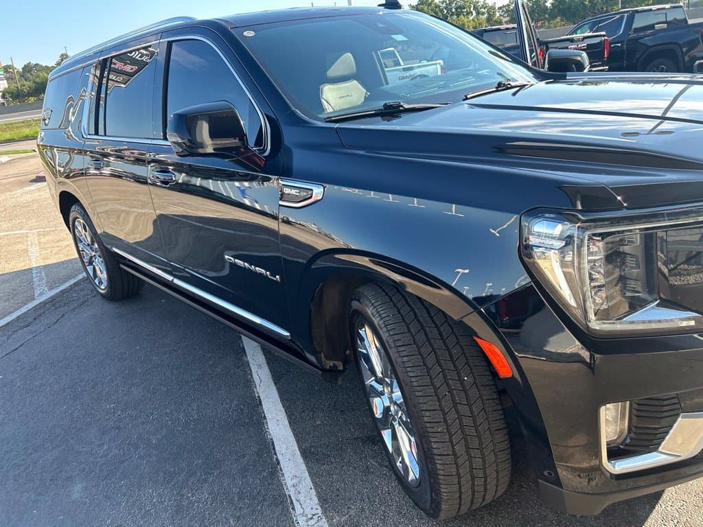 2023 GMC Yukon XL Denali — photo 1 of 4