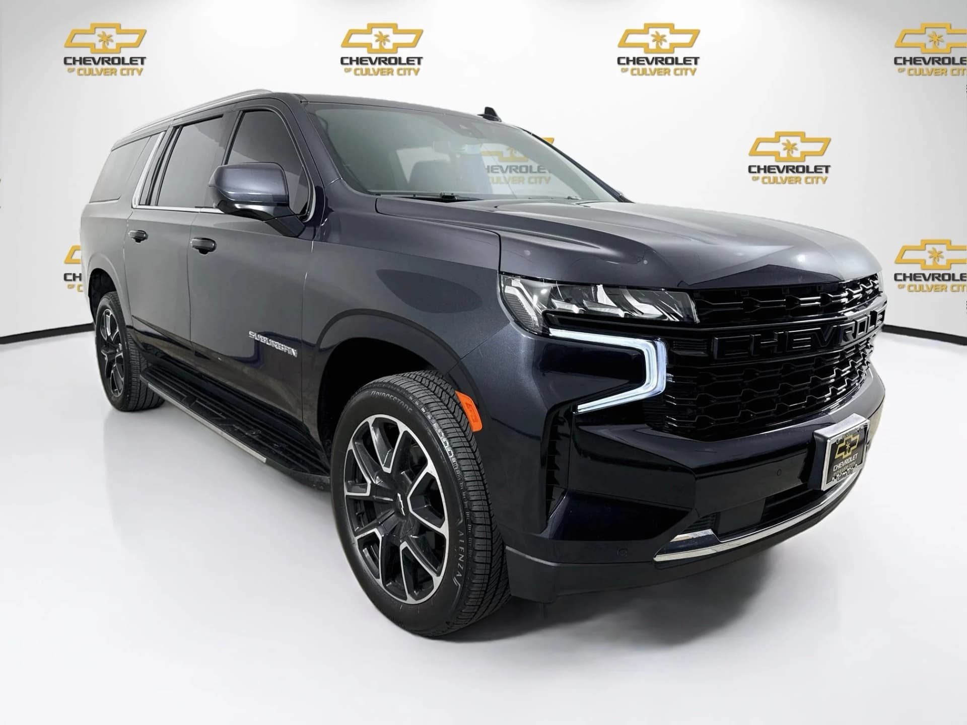 2023 Chevrolet Suburban LS — photo 1 of 33