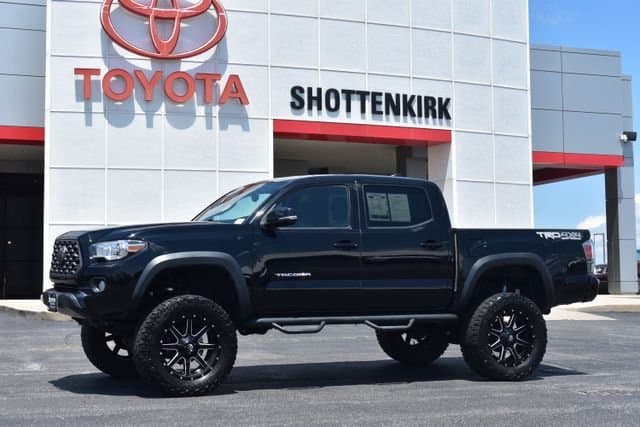 2021 Toyota Tacoma TRD Off-Road — photo 1 of 35