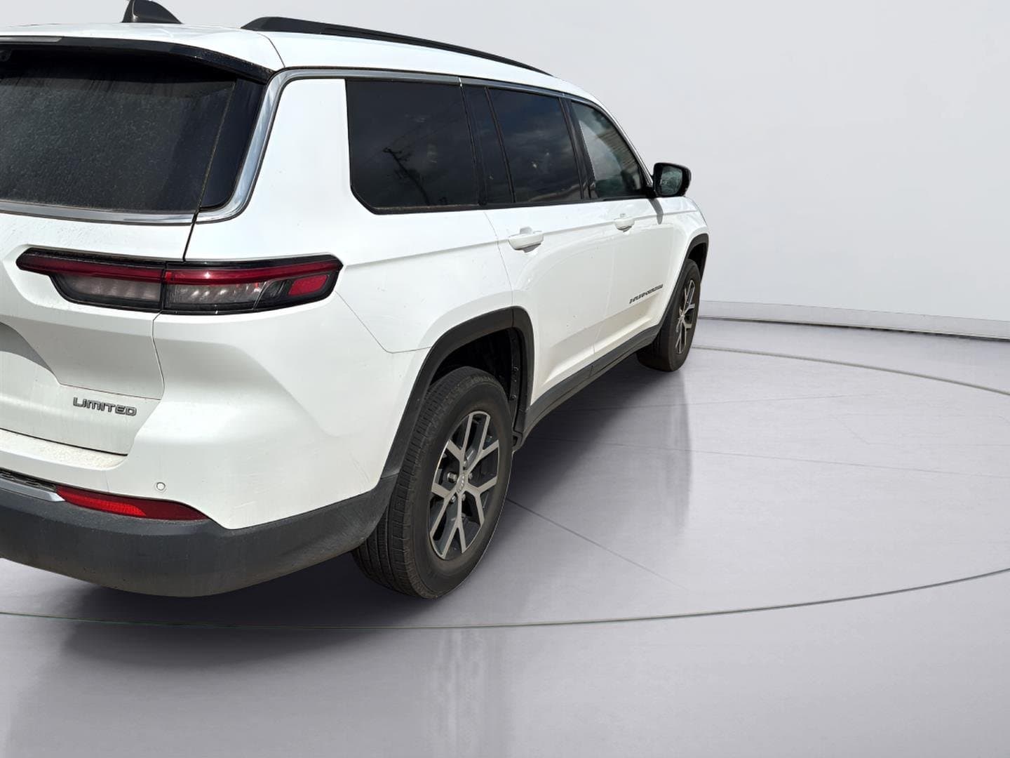 2025 Jeep Grand Cherokee L Limited — photo 1 of 2