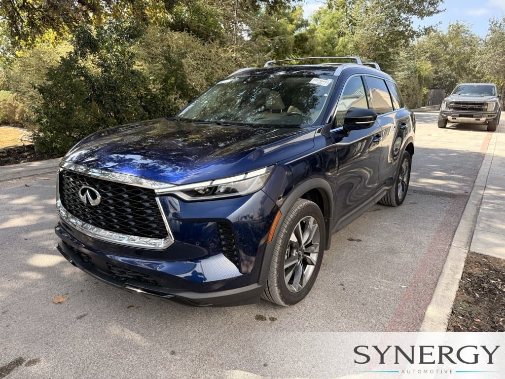 2023 INFINITI QX60 LUXE — photo 1 of 3