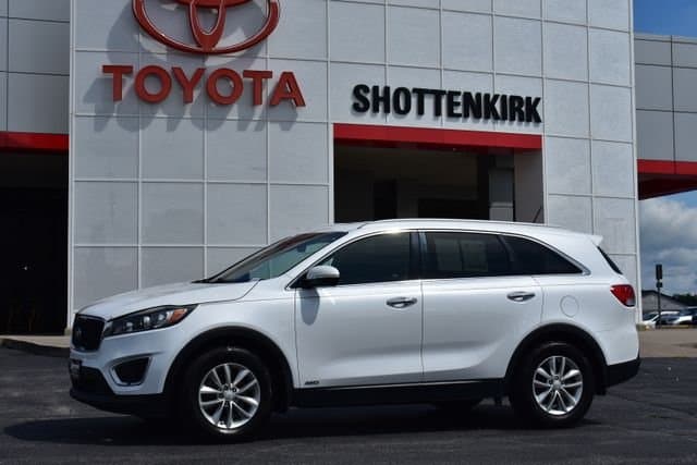 2017 Kia Sorento LX — photo 1 of 30