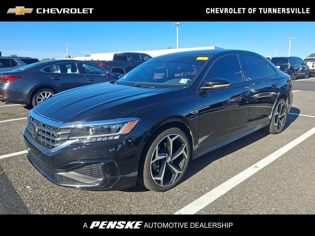 2022 Volkswagen Passat 2.0T R-Line — photo 1 of 4