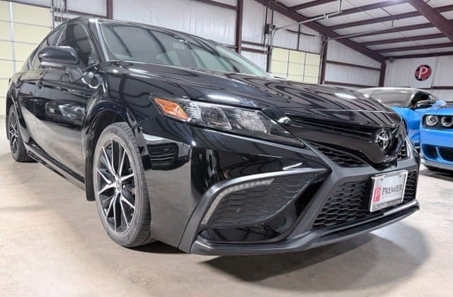 2023 Toyota Camry SE — photo 1 of 32