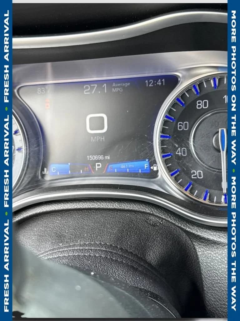 2017 Chrysler 300 C — photo 1 of 6