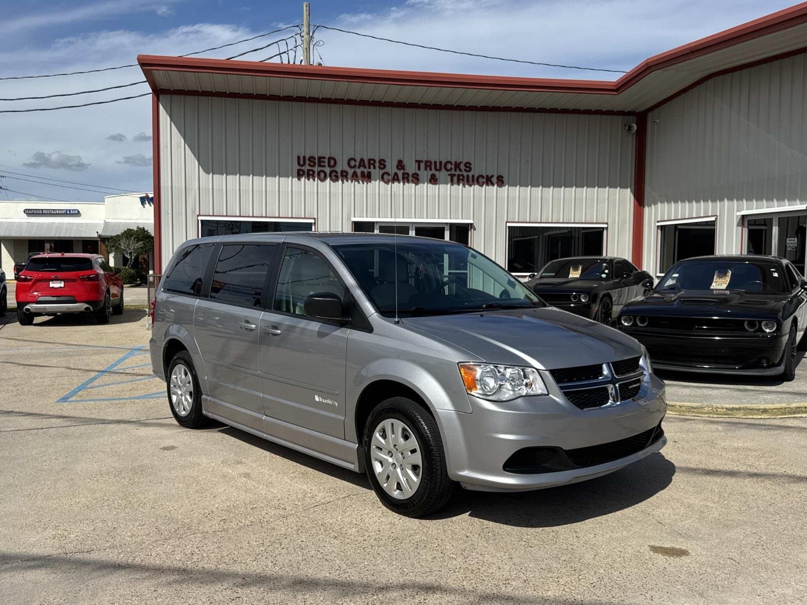 2017 Dodge Grand Caravan SE — photo 1 of 27