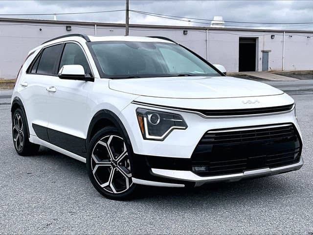 2023 Kia Niro EX Touring — photo 1 of 4