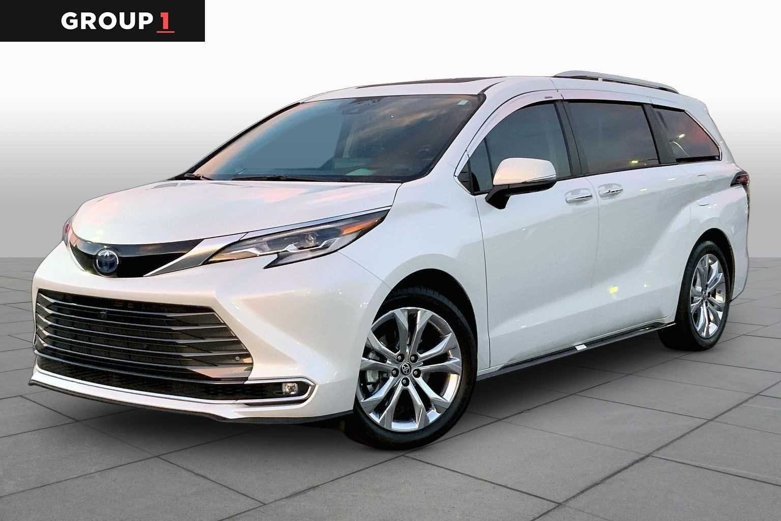 2022 Toyota Sienna Platinum — photo 1 of 28