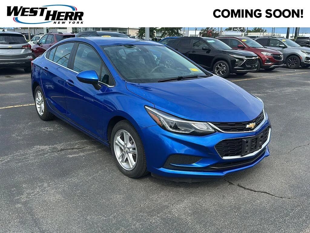 2017 Chevrolet Cruze LT — photo 1 of 8