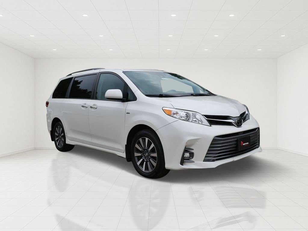 2018 Toyota Sienna XLE — photo 1 of 29