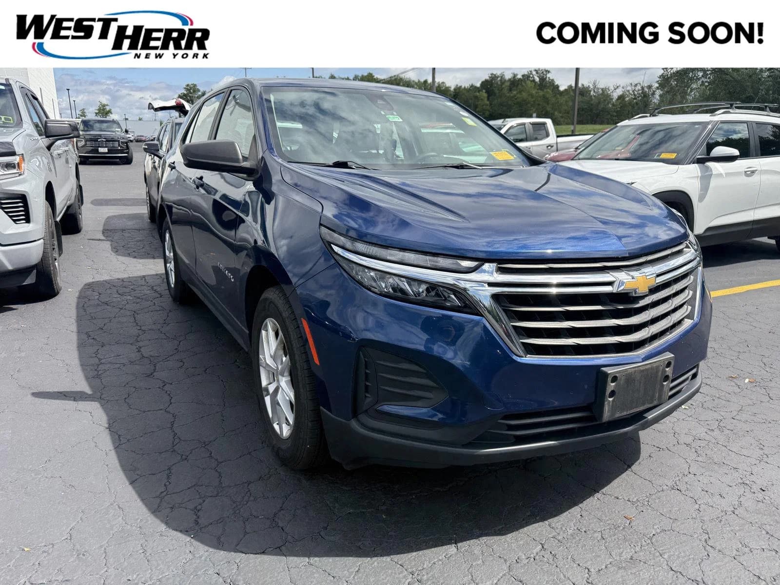 2022 Chevrolet Equinox LS — photo 1 of 20