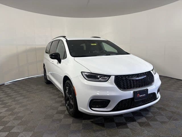 2026 Chrysler Pacifica Select — photo 1 of 32