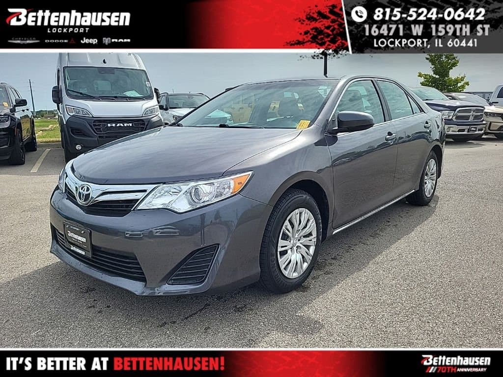 2014 Toyota Camry LE — photo 1 of 8