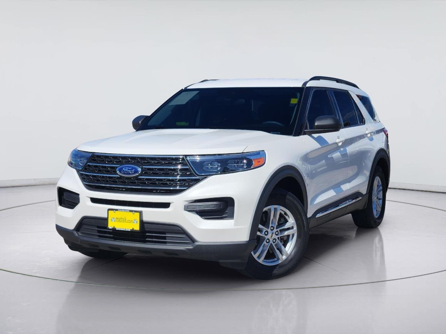 2024 Ford Explorer XLT — photo 1 of 34