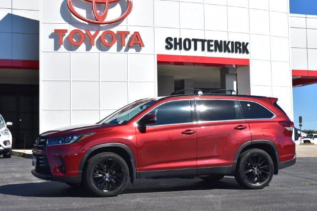 2019 Toyota Highlander SE — photo 1 of 39