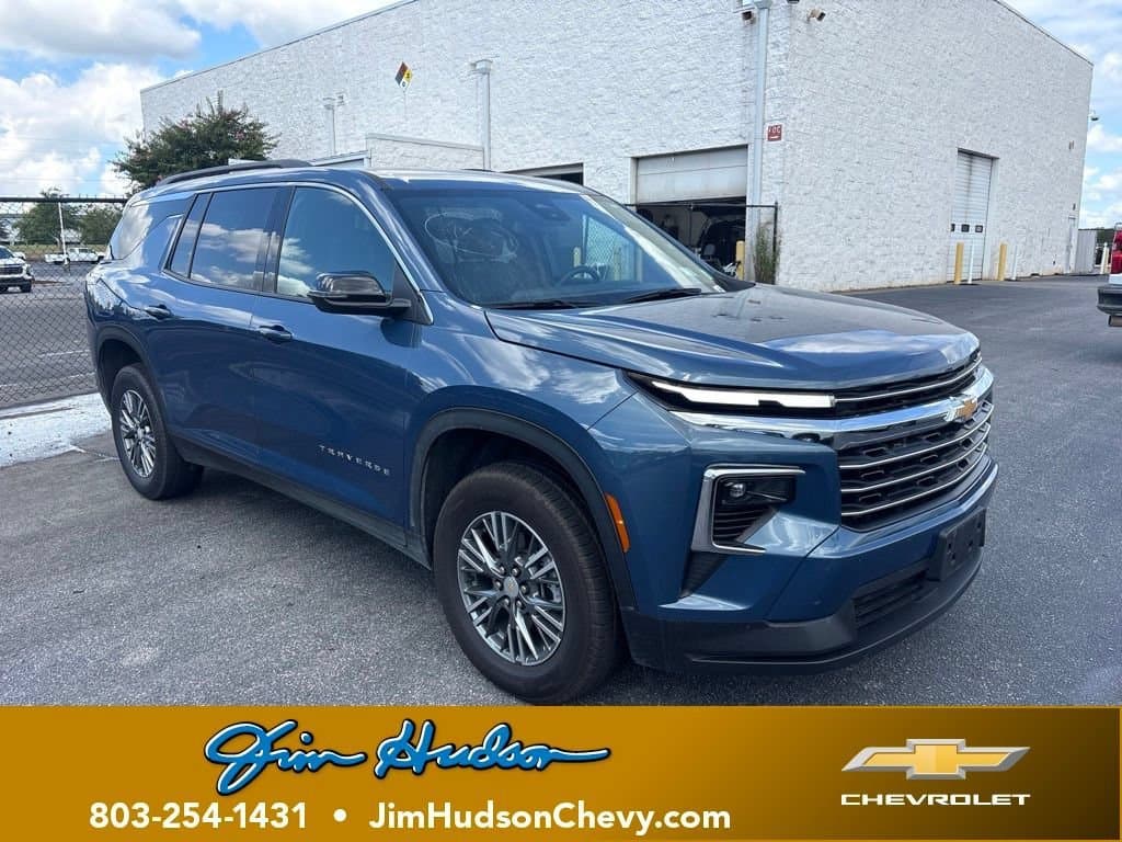 2025 Chevrolet Traverse AWD LT — photo 1 of 10