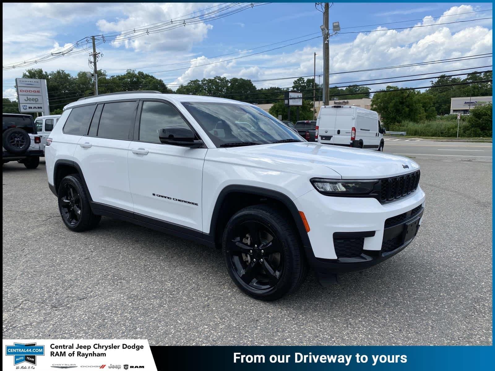 2023 Jeep Grand Cherokee L Altitude — photo 1 of 32