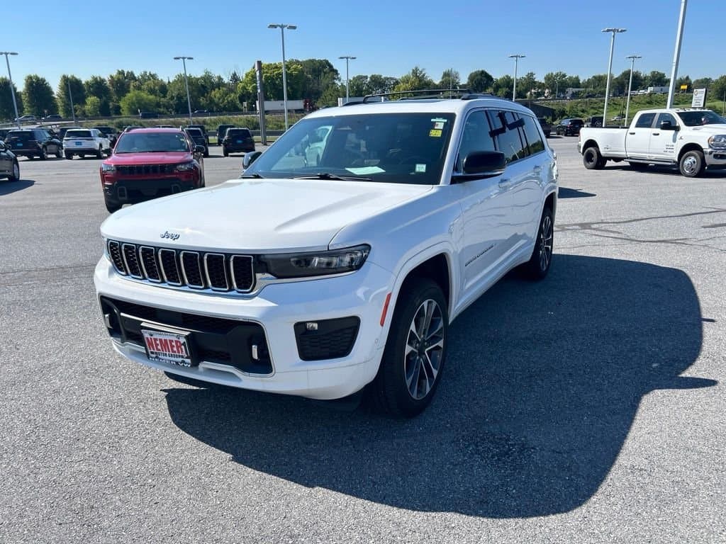 2022 Jeep Grand Cherokee L Overland — photo 1 of 10