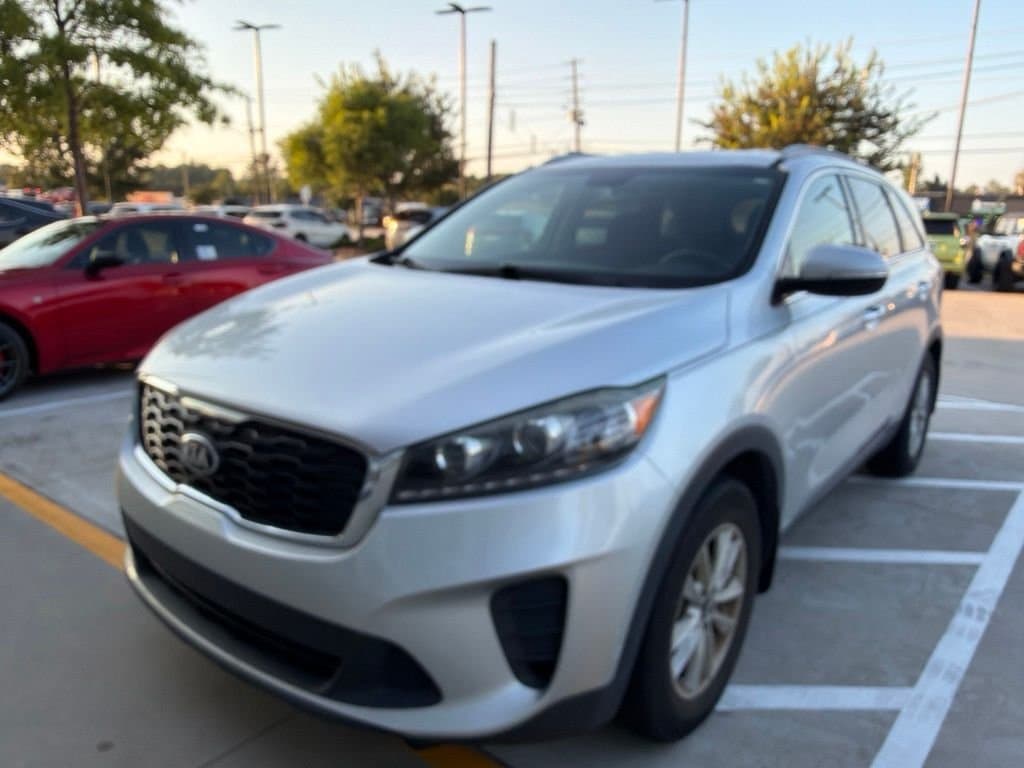 2019 Kia Sorento LX — photo 1 of 3