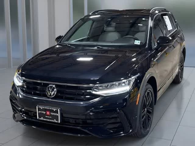 2022 Volkswagen Tiguan SE R-Line Black — photo 1 of 35