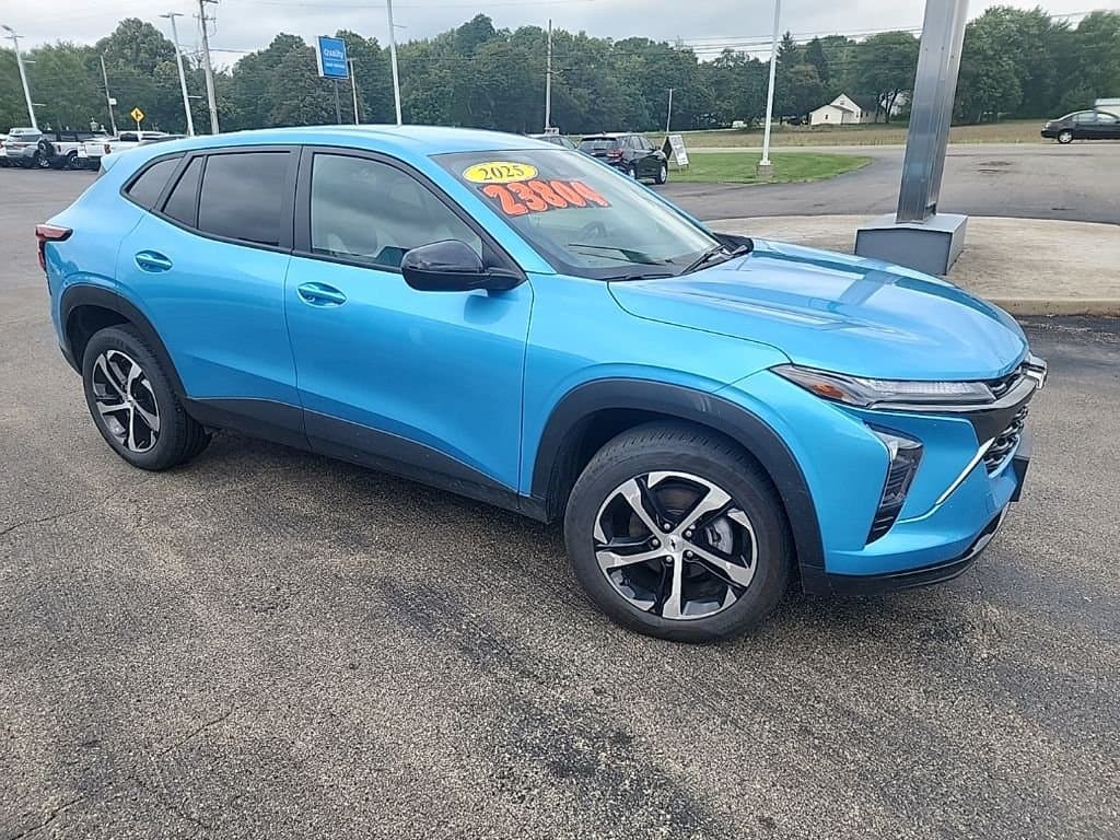 2025 Chevrolet Trax 1RS — photo 1 of 16