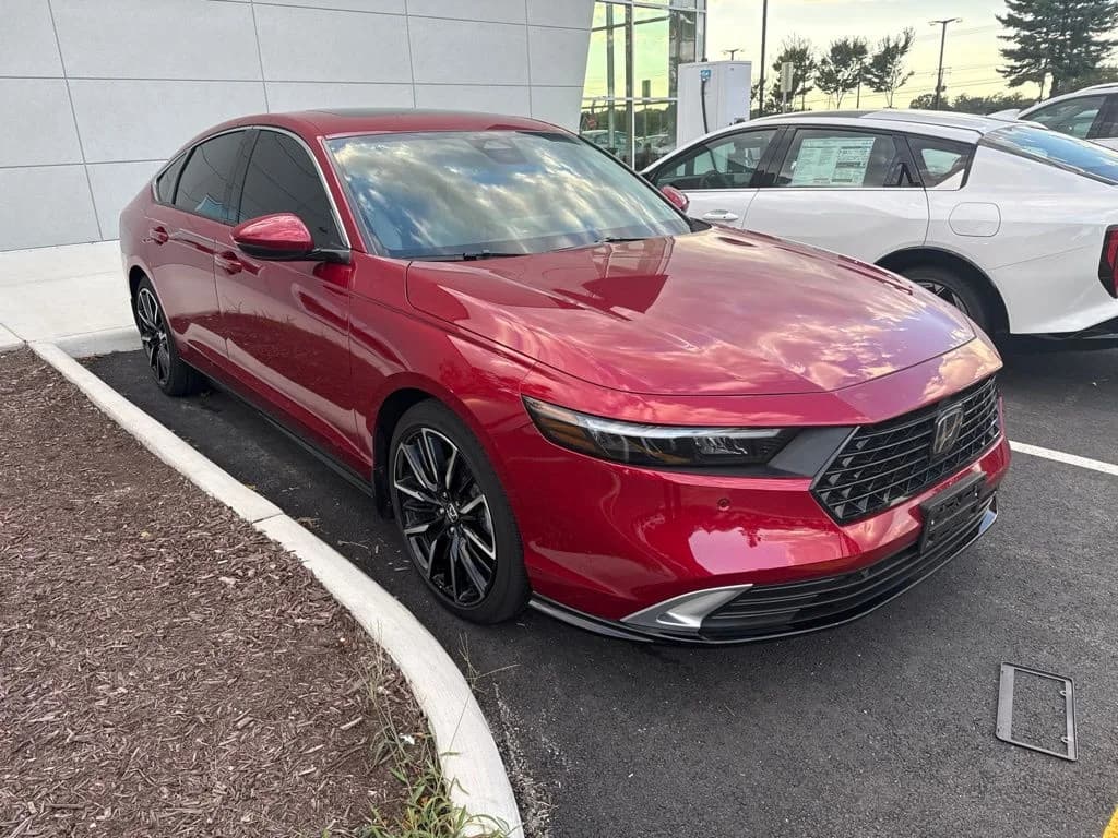 2026 Honda Accord Hybrid Touring — photo 1 of 10