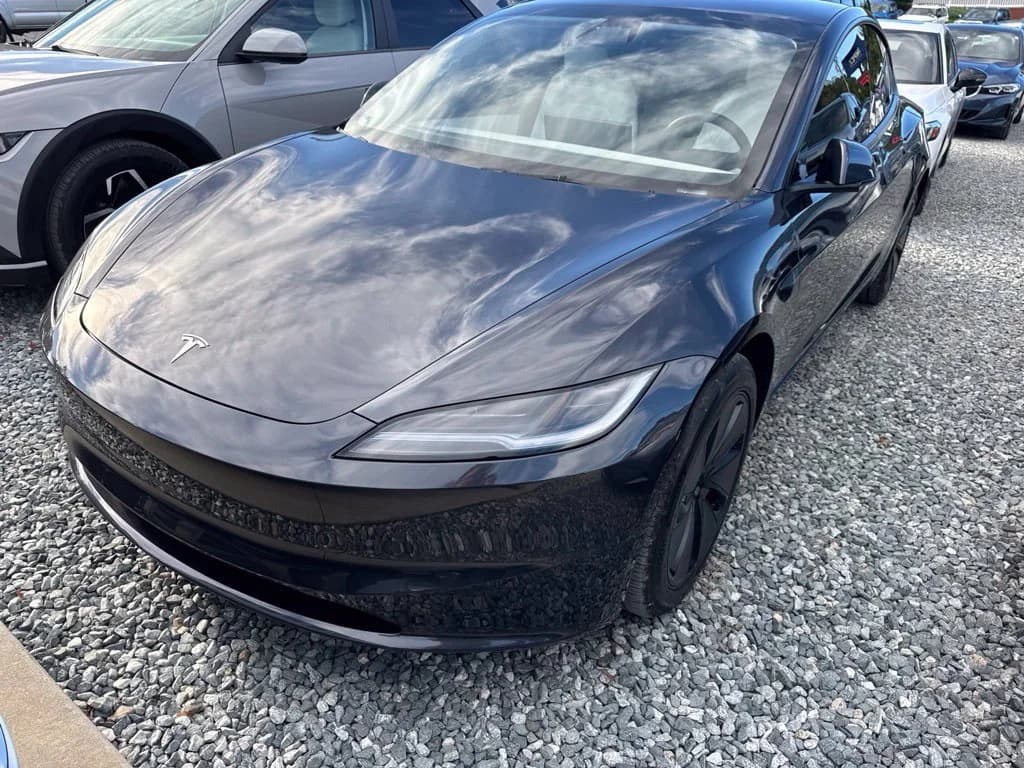 2025 Tesla Model 3 Long Range — photo 1 of 6