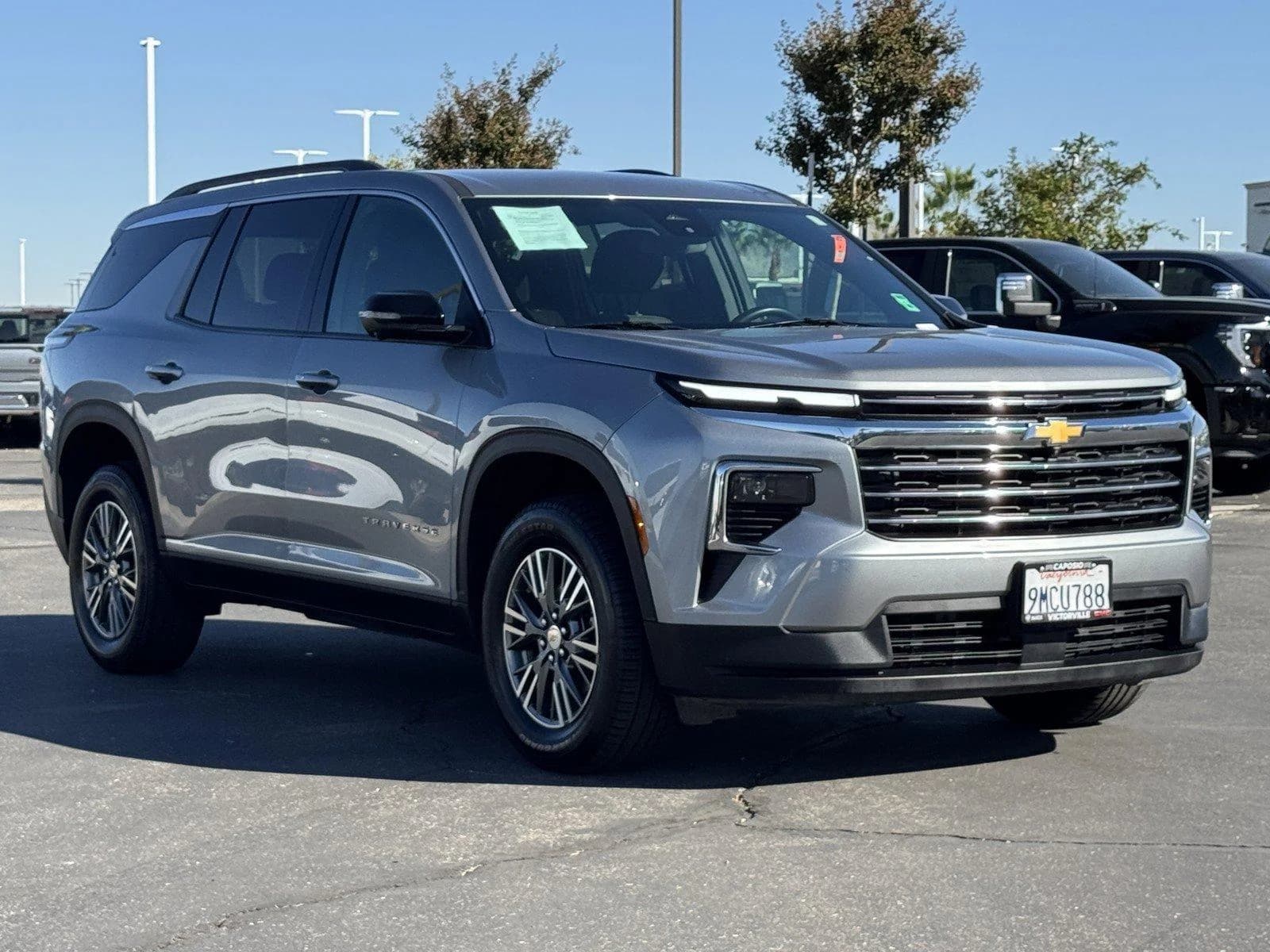 2024 Chevrolet Traverse Base — photo 1 of 25