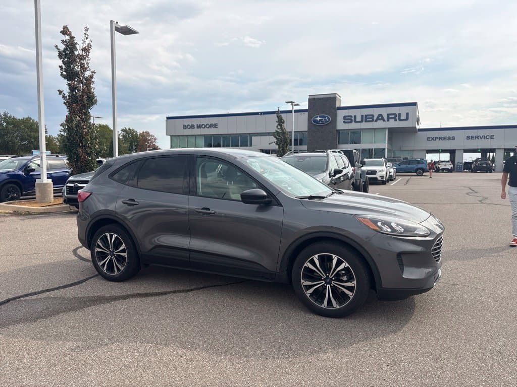 2022 Ford Escape SE — photo 1 of 6