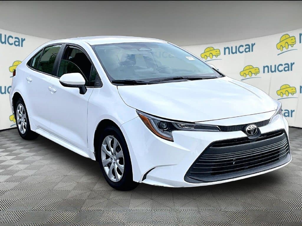 2025 Toyota Corolla LE — photo 1 of 15
