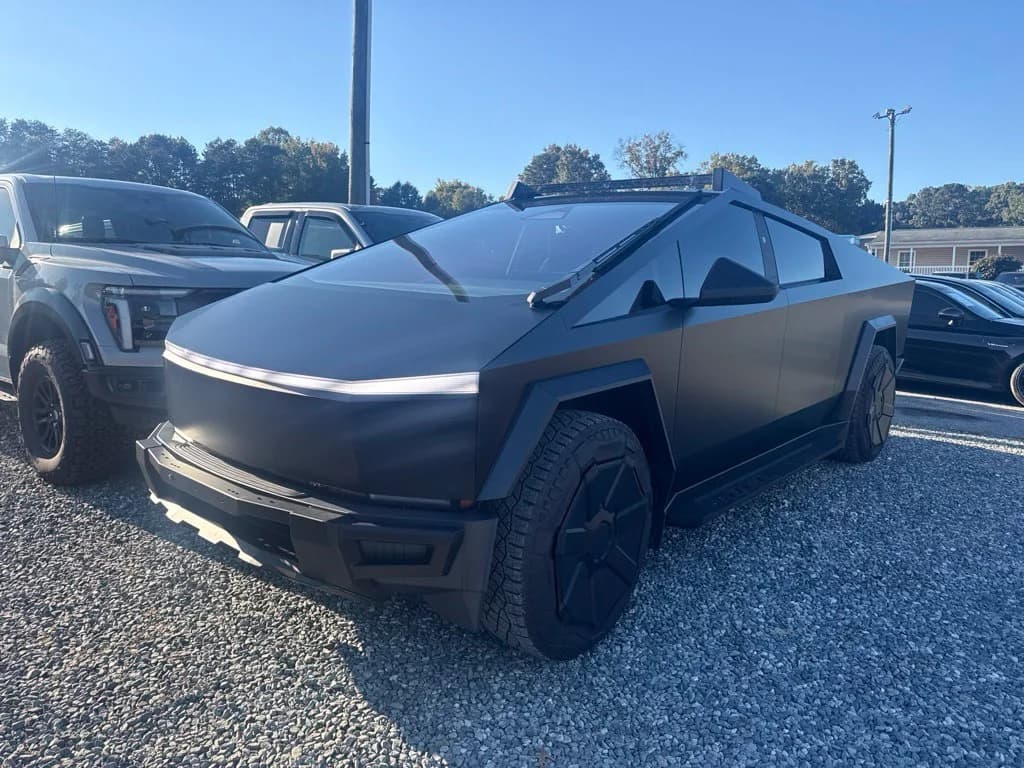 2024 Tesla Cybertruck Base — photo 1 of 5