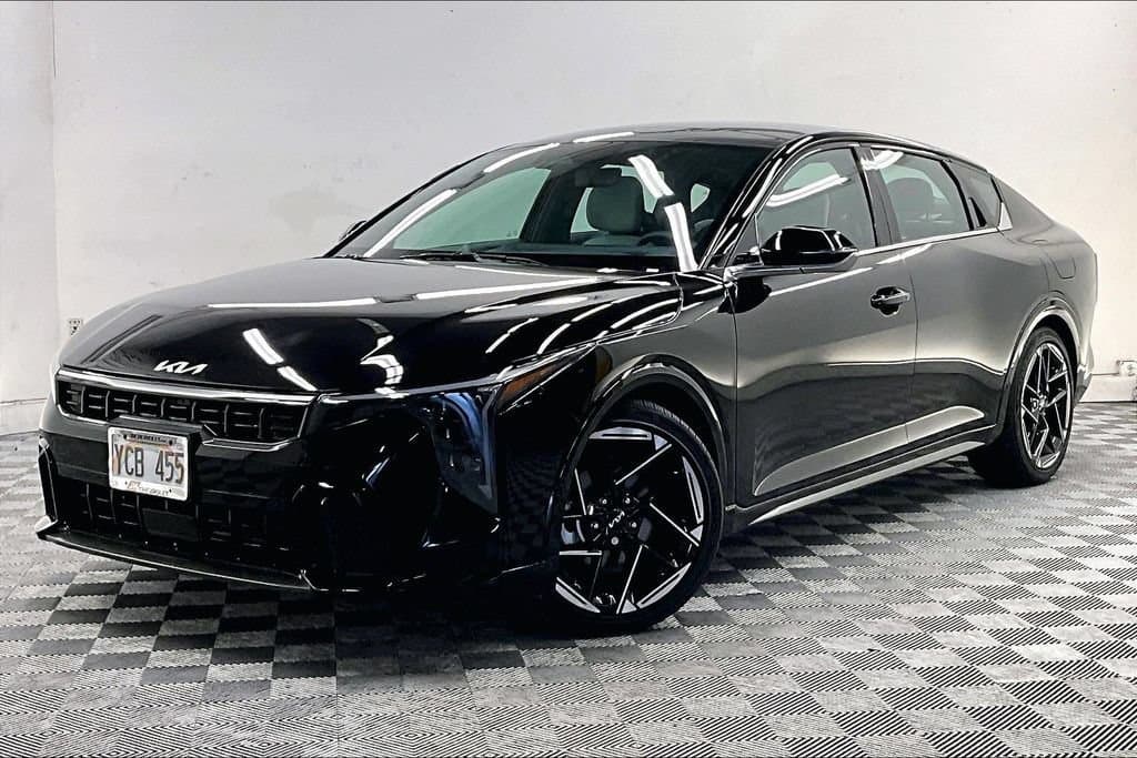 2025 Kia K4 GT-Line — photo 1 of 32