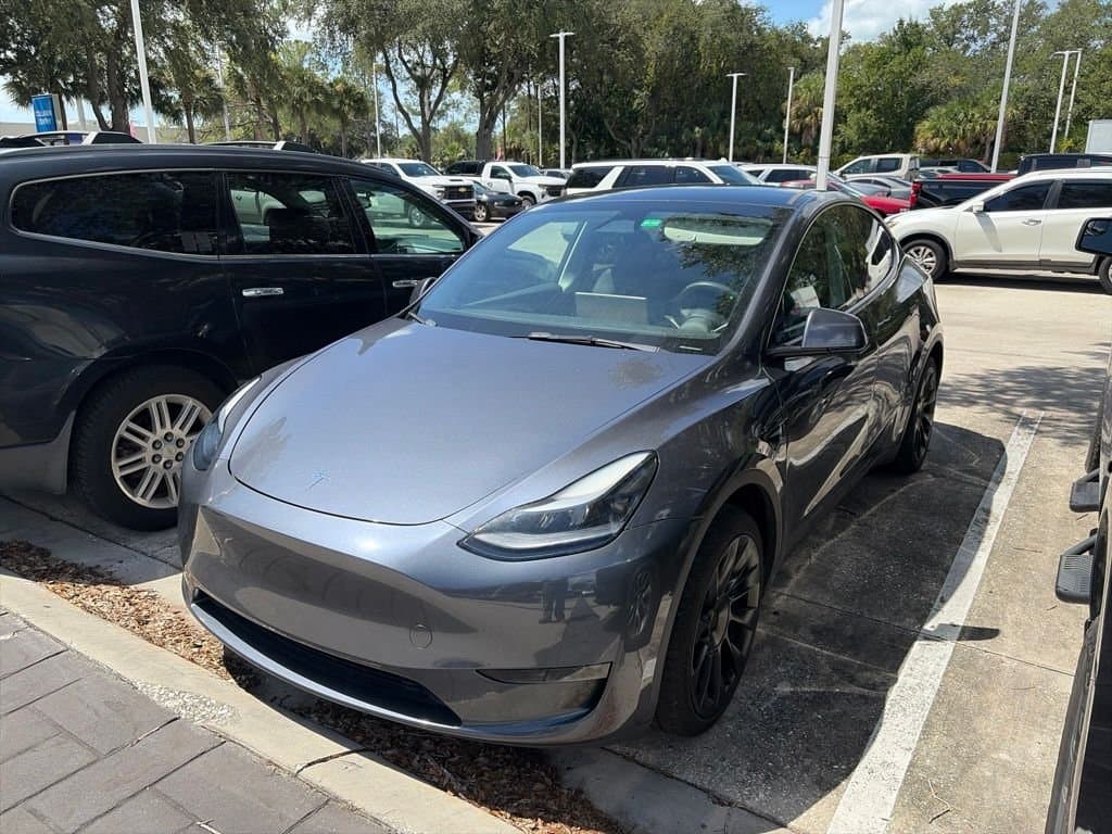 2023 Tesla Model Y Long Range — photo 1 of 7