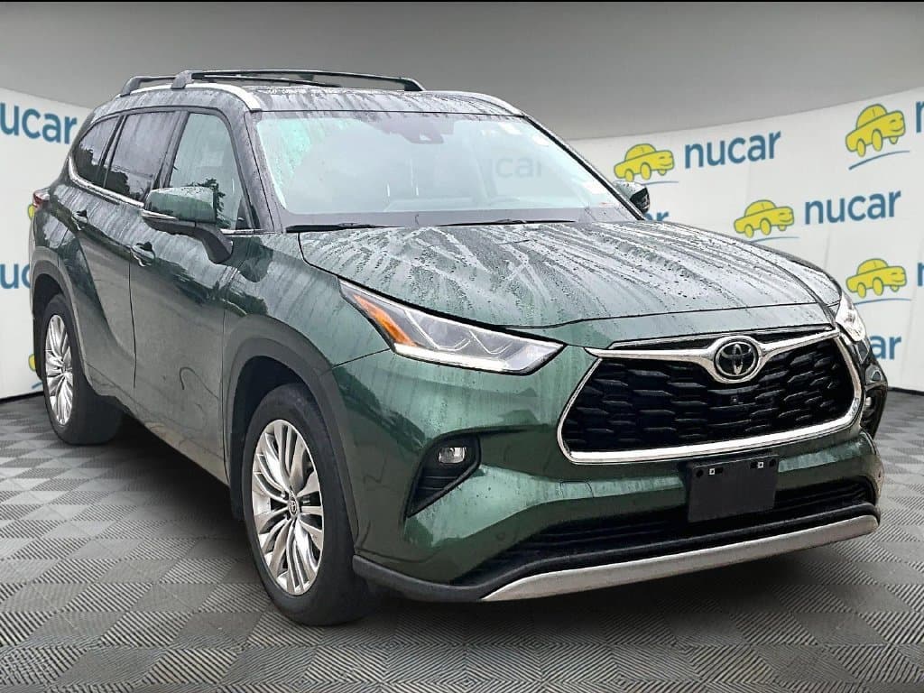 2025 Toyota Highlander Platinum — photo 1 of 3