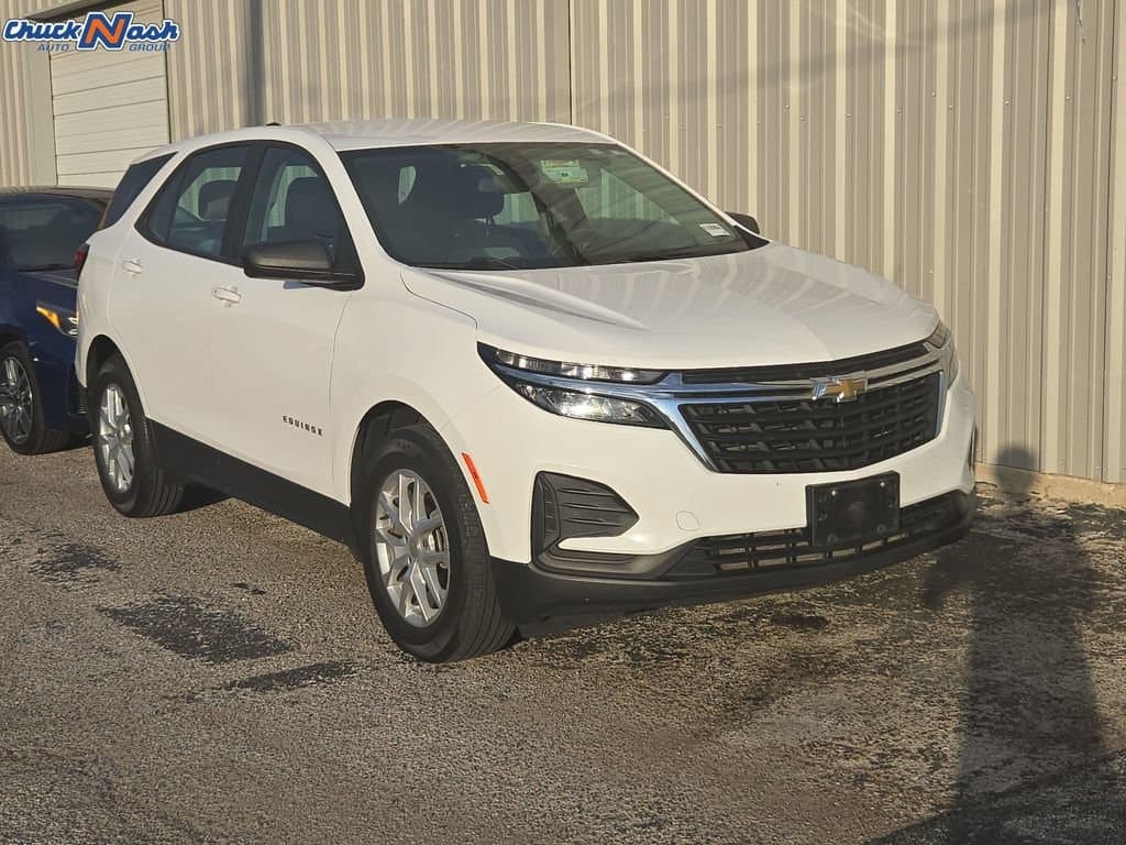 2024 Chevrolet Equinox LS — photo 1 of 10