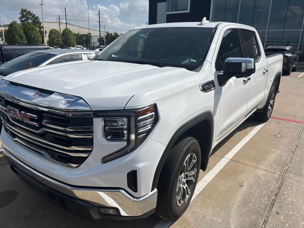 2025 GMC Sierra 1500 SLT — photo 1 of 4