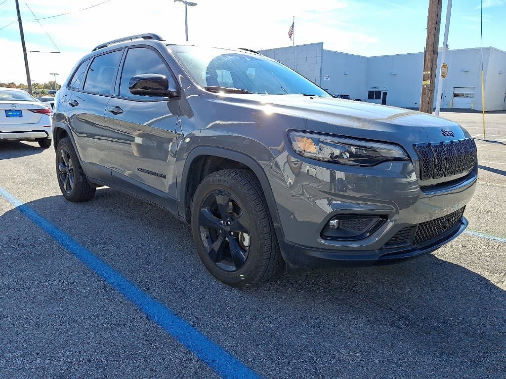 2023 Jeep Cherokee Base — photo 1 of 20