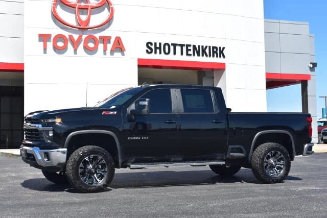 2024 Chevrolet Silverado 2500HD LT — photo 1 of 34