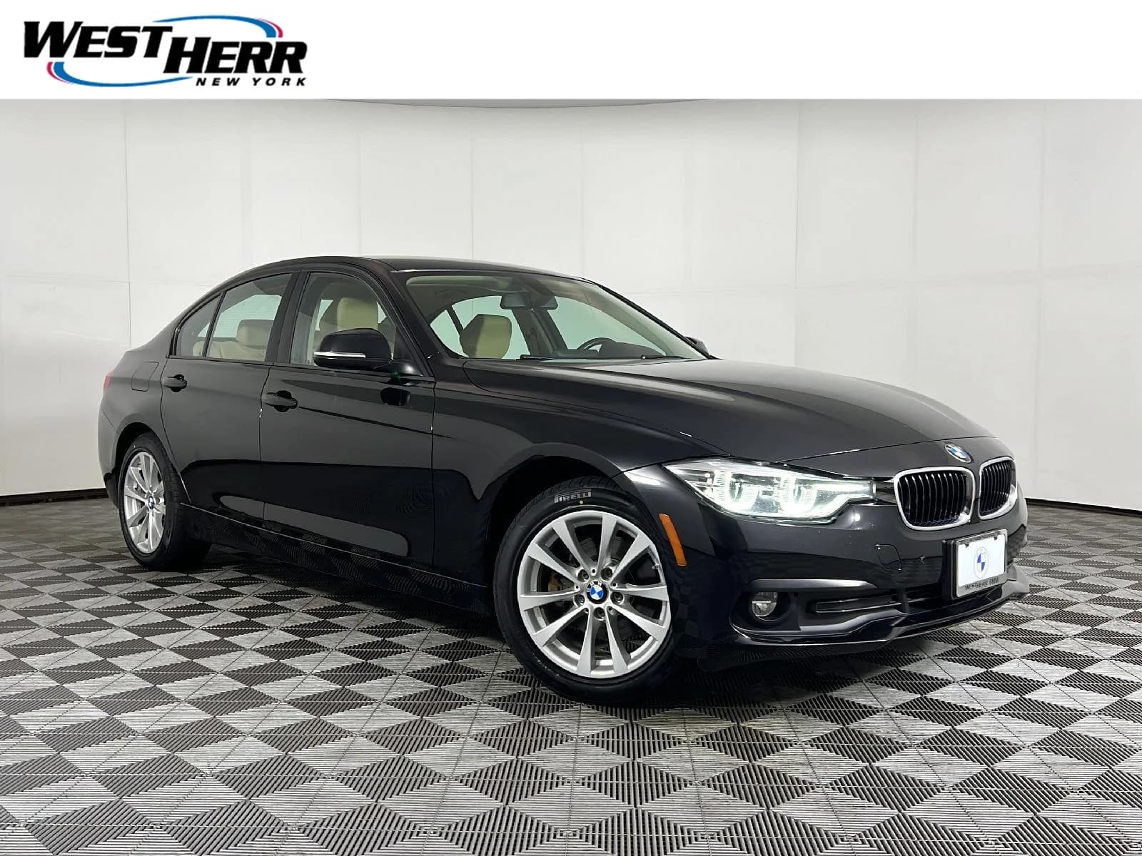 2018 BMW 3 Series 320i xDrive — photo 1 of 26