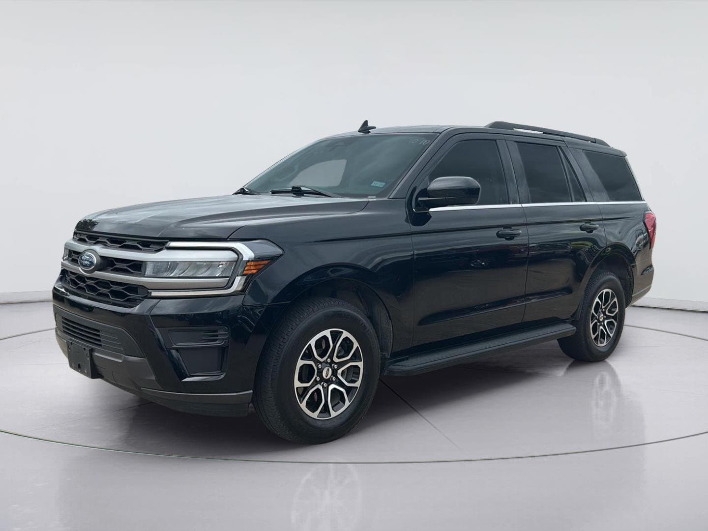 2024 Ford Expedition XLT — photo 1 of 11
