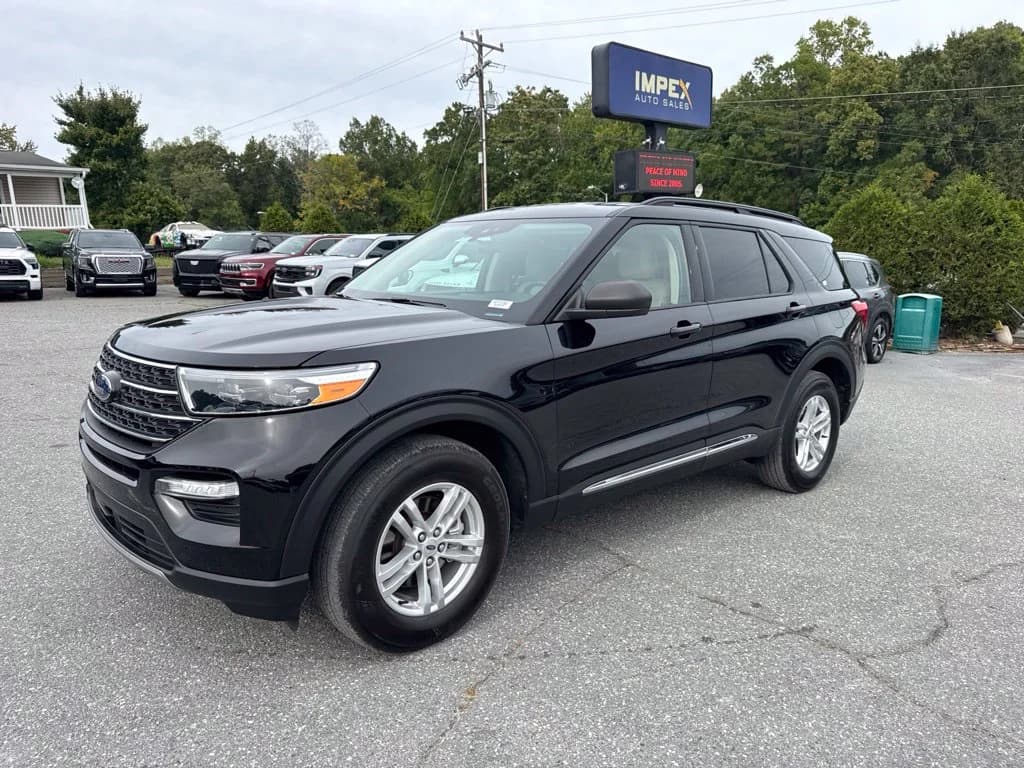 2023 Ford Explorer XLT — photo 1 of 35