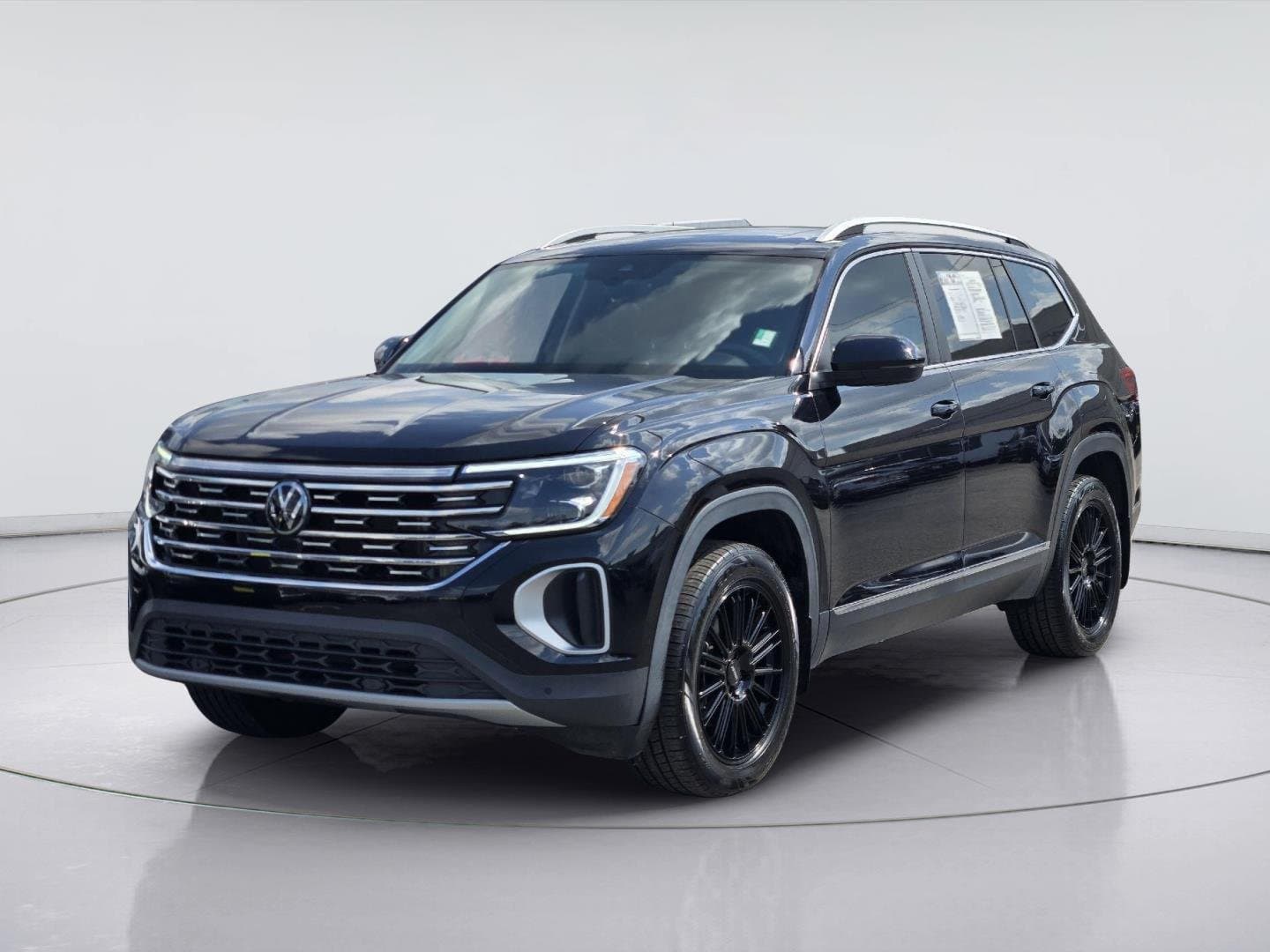 2024 Volkswagen Atlas 2.0T SEL — photo 1 of 32