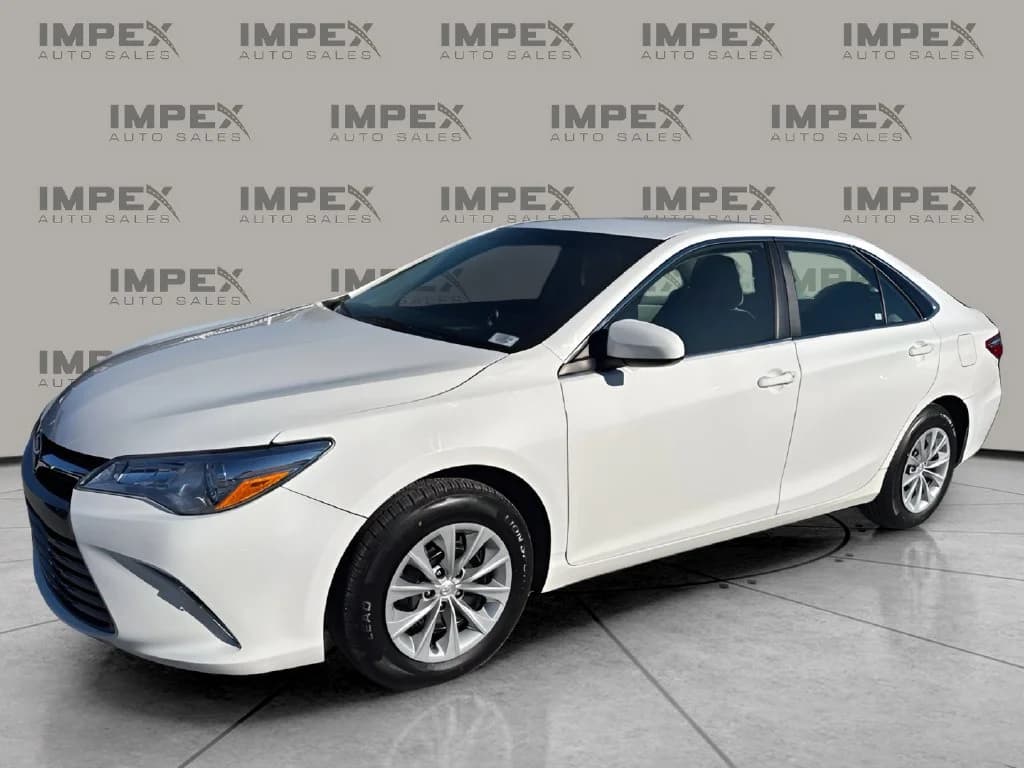 2015 Toyota Camry LE — photo 1 of 32